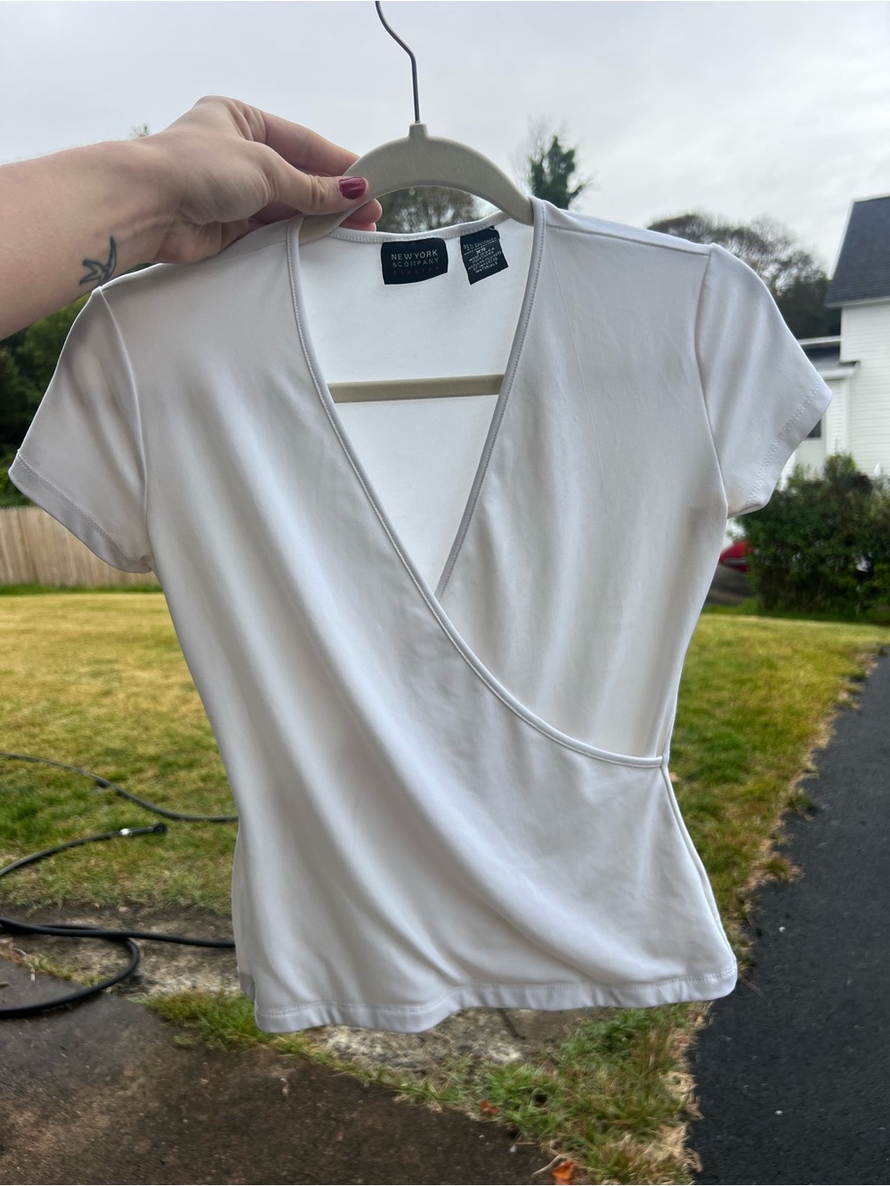 New York & Company White Faux Wrap Short Sleeve Top XS